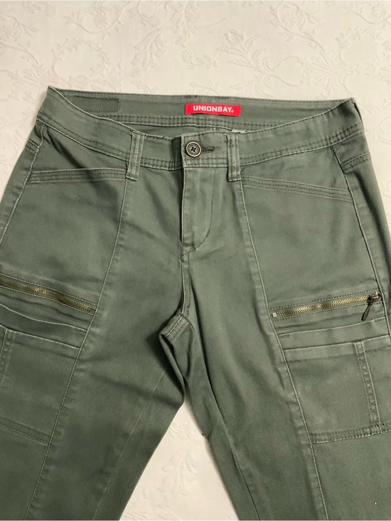 UNIONBAY Pants - UNIONBAY Women’s Olive Cargo Pants with Zippered Pockets Y2K Military size 4